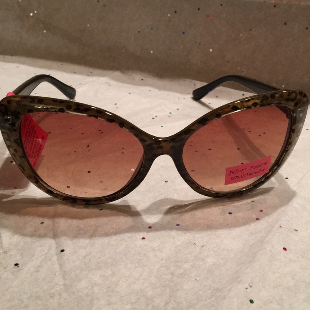 BETSEY JOHNSON OVERSIZED ANIMAL PRINT SUNGLASSES